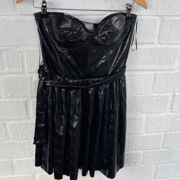Feleppa Faux Leather Glossy Strapless Mini Dress w/belt sz 44